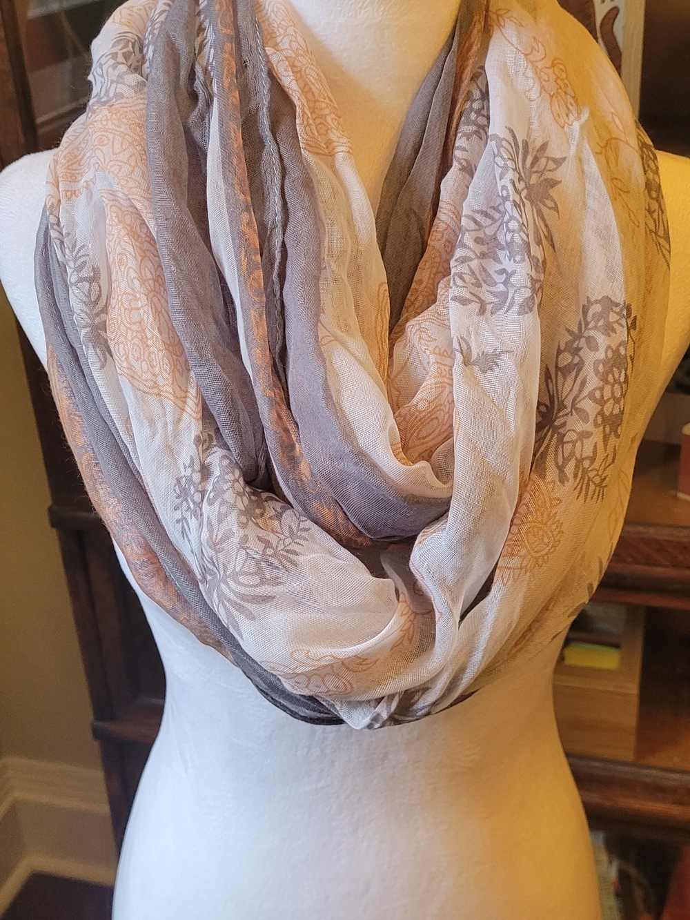 🥳2/$15🥳 Lightweight Floral Infinity Scarf - Taupe & Cream